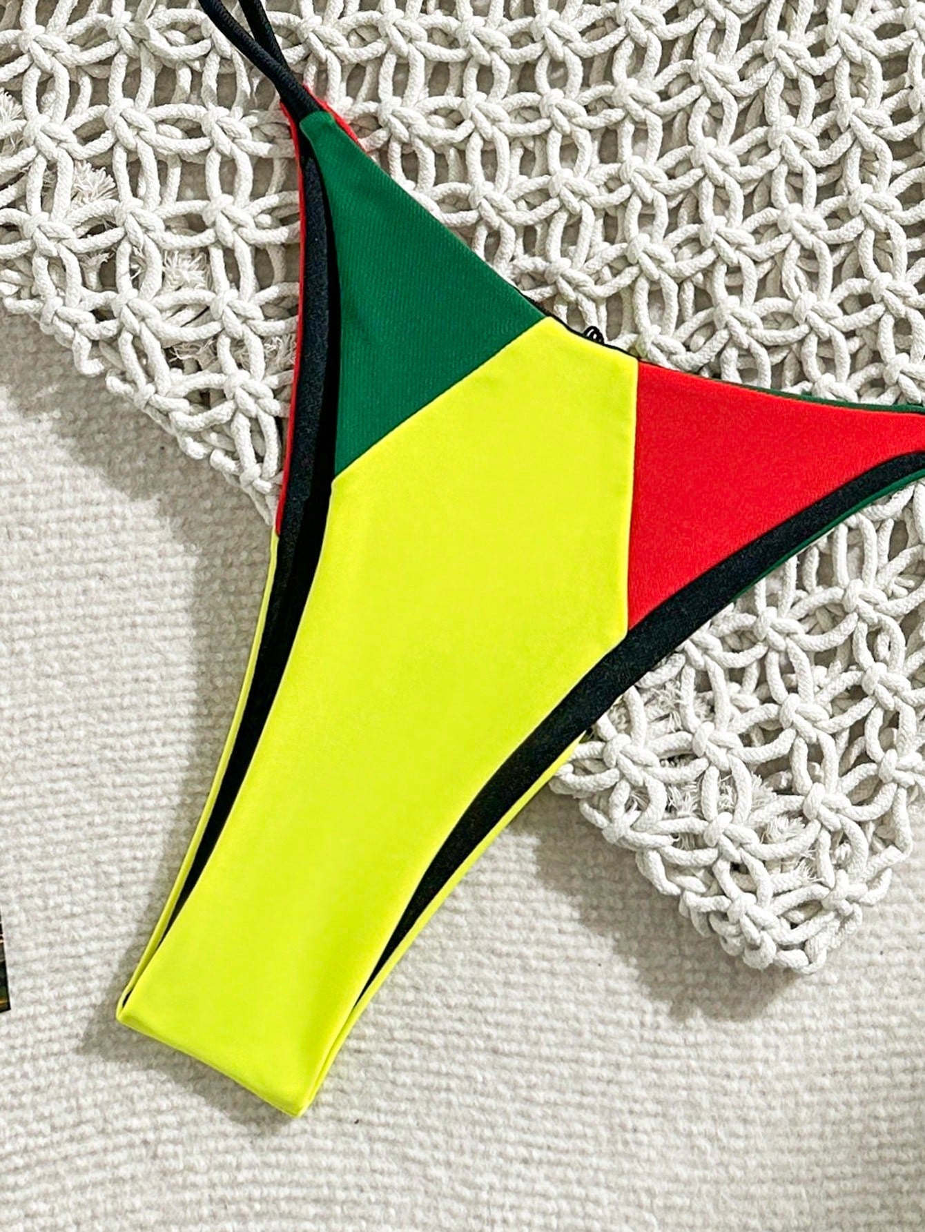 Bikinx Color Block Triangle Cup Halter Neck Bikini Set For Women