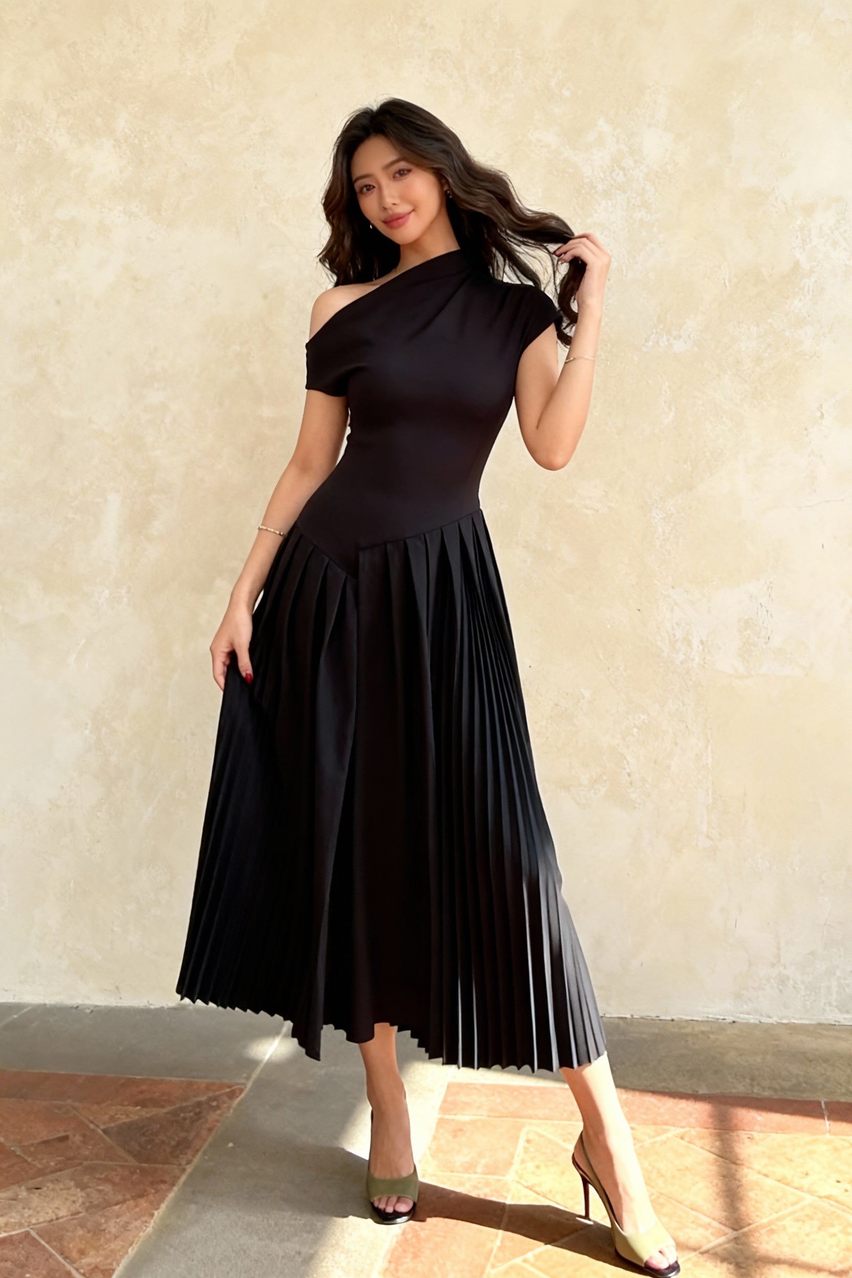 Light and Elegant Two-Tone Pleated Maxi Dress